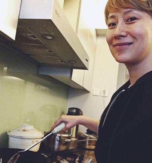 曬曬海清住的豪宅，平時吃的都是素菜，錢都給孩子買鋼琴了！