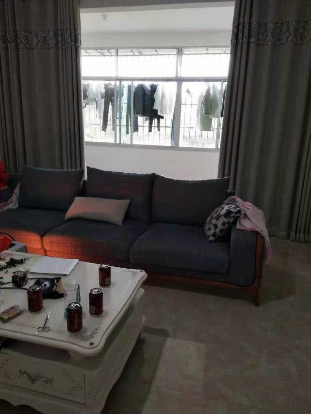 原来客厅与阳台之间不装门，更宽敞还实用，连乡下都这样做了！