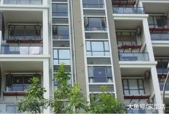 邻居家装修没有挂窗帘，夏天室内却凉快又明亮，头一次见这样装！