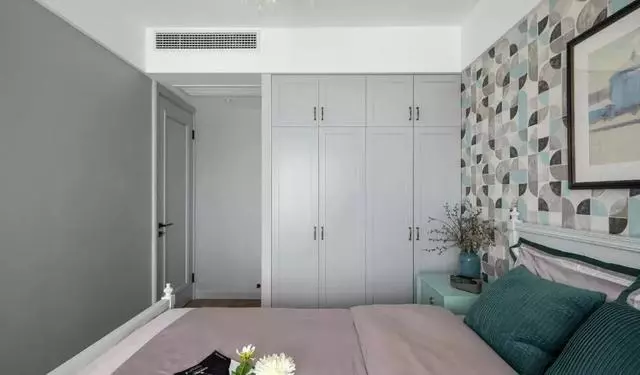 精致轻奢的101平美式三居，宝蓝色定制橱柜获赞一片！