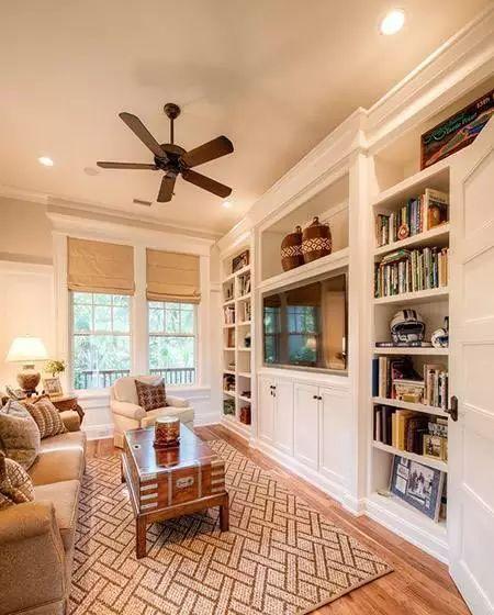 现在越来越多人将沙发前移了10公分，客厅多了一个书房，好实用！