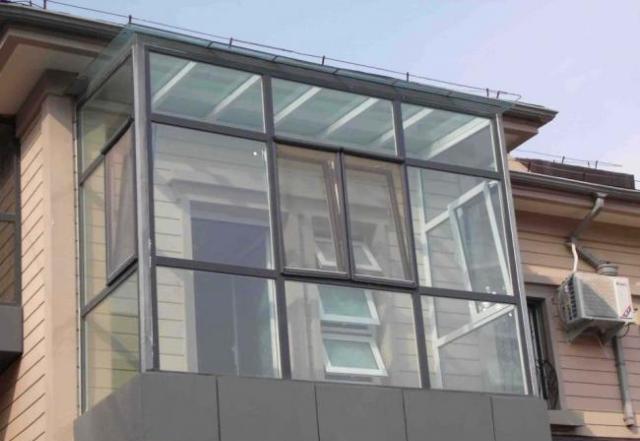 买房不要挑这种阳台的房子，听内行人分析，后悔我家买早了