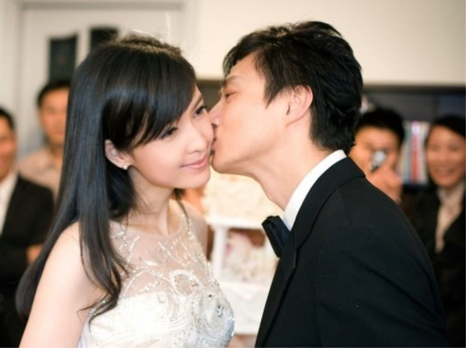 香港最能忍的女明星！被丈夫带了八次绿帽，依旧不和他离婚