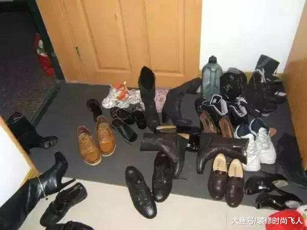 家门口万万不要放这4样物品，财神爷看了都绕道走，怪不得你住穷