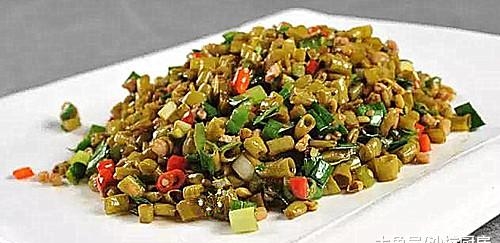 酸豇豆和它一起炒，酸酸辣辣，多吃2碗饭，吃了还想吃，真过瘾！