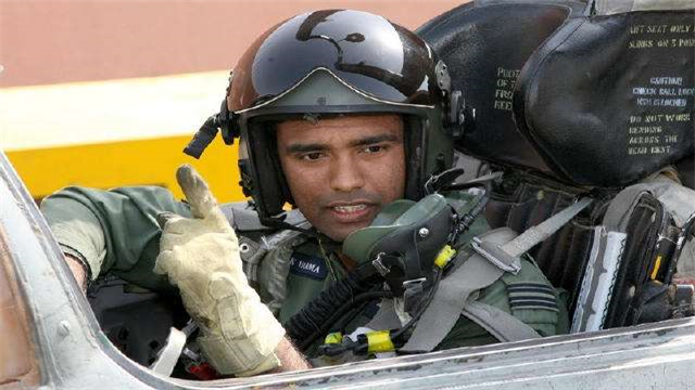 在印度考飞行员驾驶执照，到底有多简单？难怪印度飞机总是坠毁！