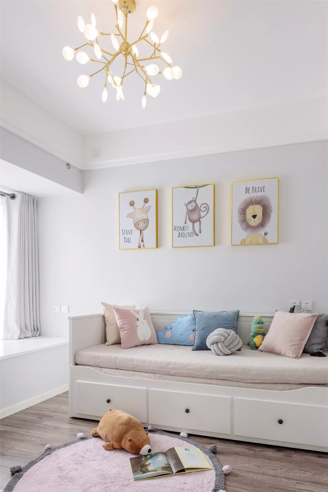 自然、随性的北欧风之家，原木与靛蓝色、高级灰的碰撞，太美了！