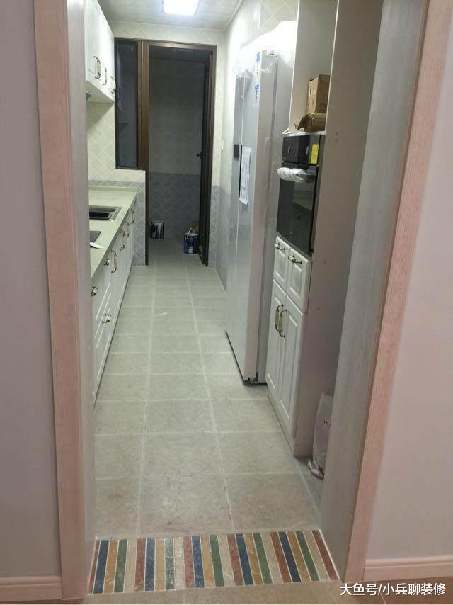表姐超级爱炫耀，说她新房装修光厨房瓷砖都要2万块，真能吹！