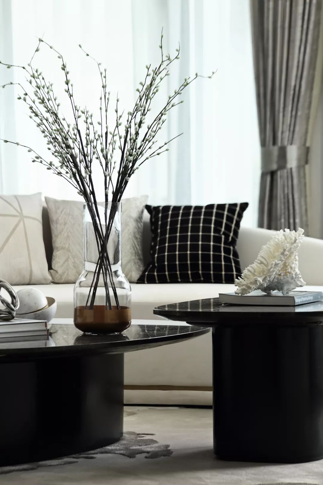 247㎡现代轻奢，素色+圆弧线条，档次优雅！