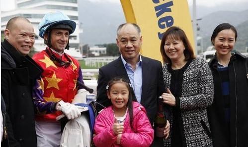 她是中国体操皇后，57岁美丽依旧，丈夫身价百亿结婚30年不离不弃