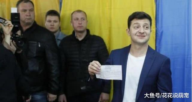 乌克兰总统当众下跪，无数士兵心酸落泪，战争赶紧结束吧！