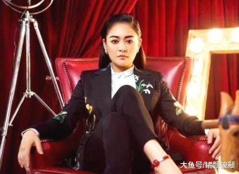 為娶小8歲嬌妻他拋棄前妻，凈身出戶事業大跌，今前妻卻大紅大紫