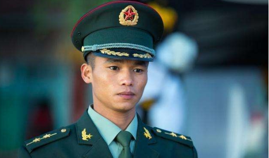 1.5米的他两次出演《战狼》，真正的特种兵，身份背景好强大