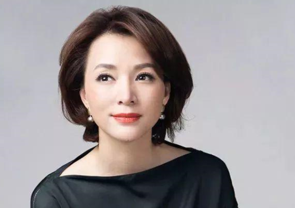 他曾是“央视一哥”，与董卿相恋6年，离开央视，如今现状令人唏嘘