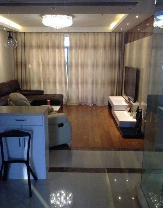 103平的两居室，我说要装个衣帽间，老公却把网吧搬回家