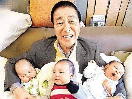 这三个孩子的生母都不知道是谁，但他们生来就有金钥匙，未来将继承数千亿美元