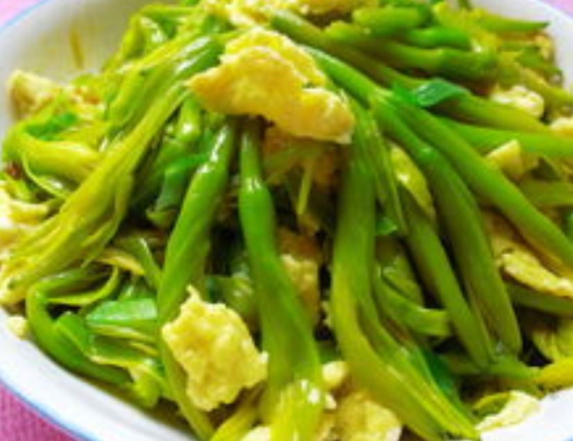黄花菜炒鸡蛋，老人小孩都爱吃，隔壁小孩都馋哭了