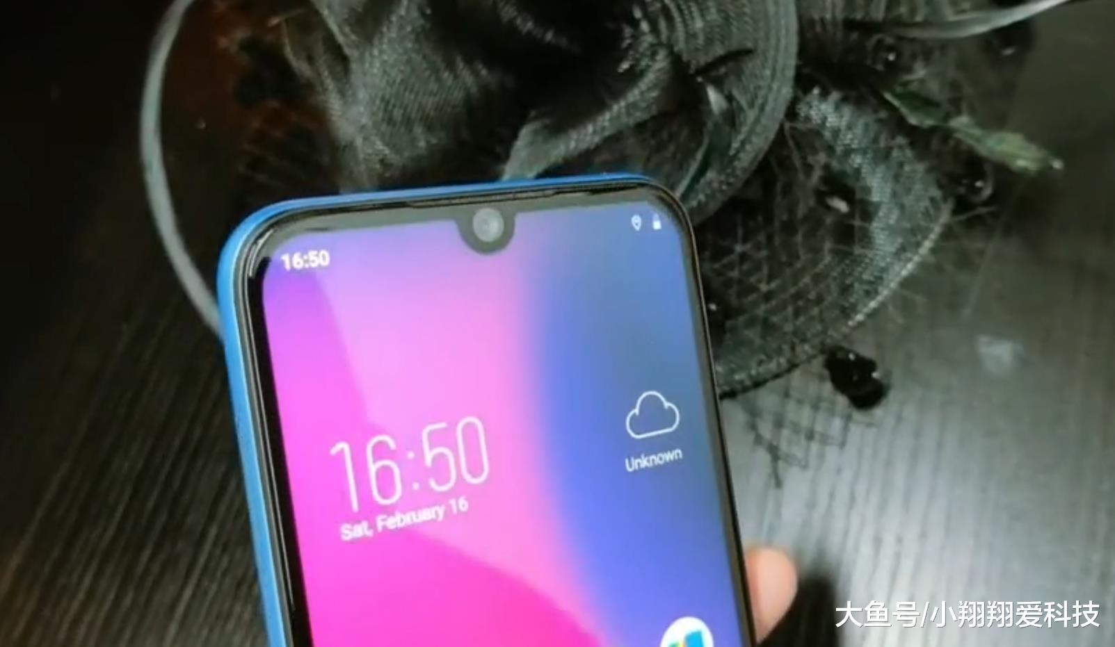 又一款“侧面指纹”新机：5.7寸+面部解锁+安卓9.0+双1600万