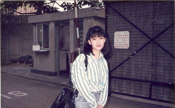 52岁的她为了童颜，一辈子不晒太阳不生娃，如今美成这样