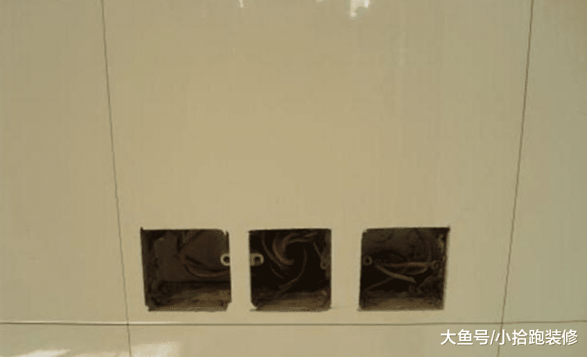 师傅说瓷砖开孔太多，要加100块，而业主反问：100块够吗？