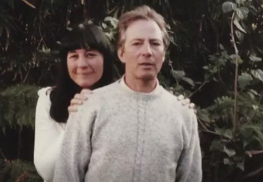 神秘尸体、无故消失的妻子,这位亿万富翁的经历太离奇