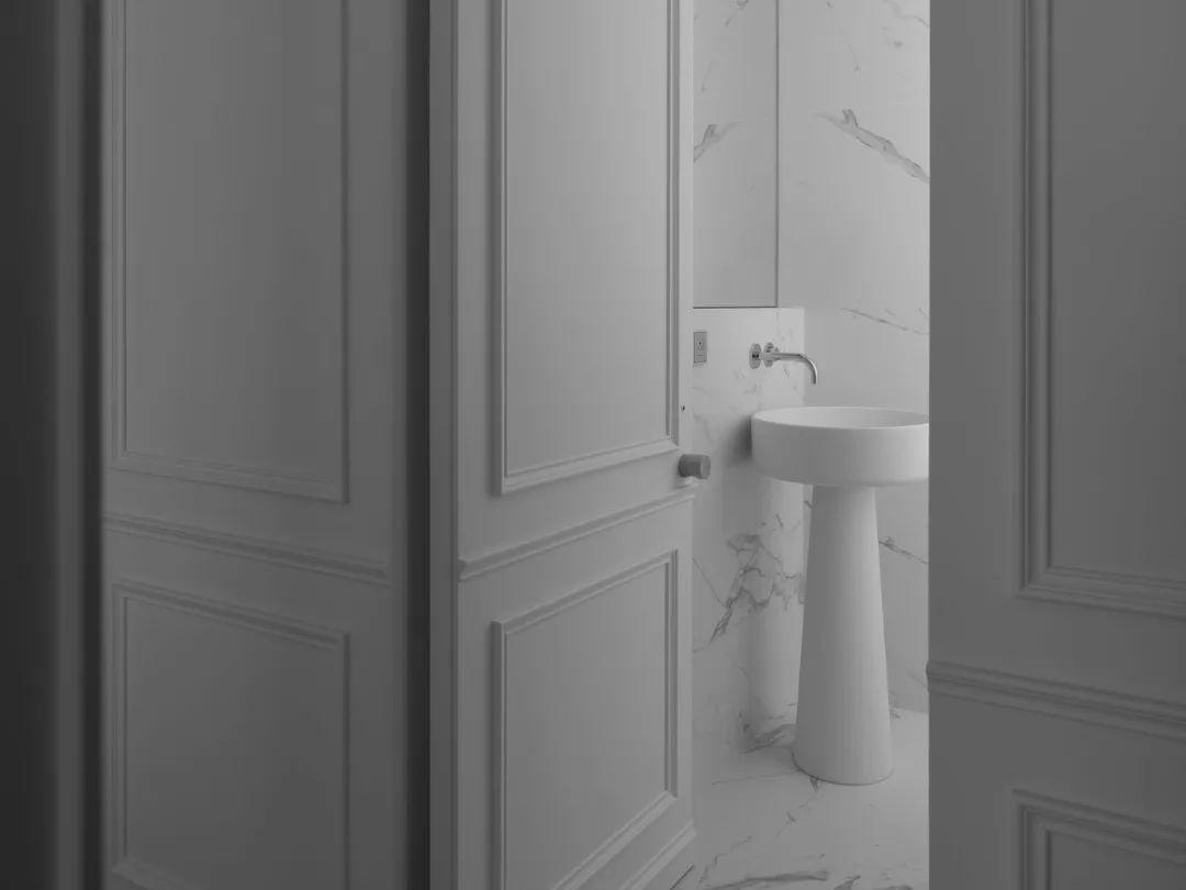 你见过这么帅气的卫生间设计案例吗？反正我是很喜欢