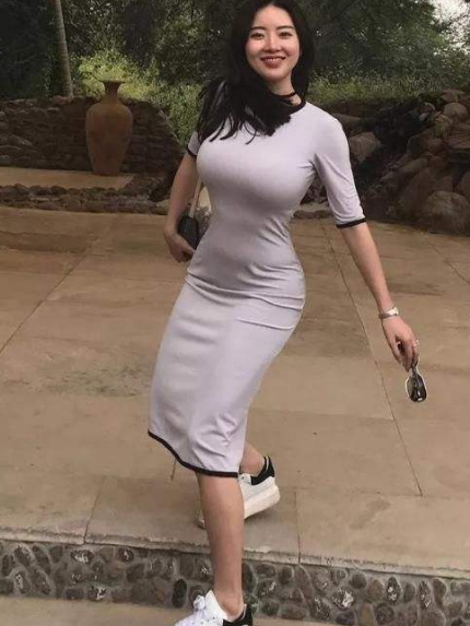 因刘强东事件走红的蒋娉婷现状开直播住豪宅网友这身材真是绝了