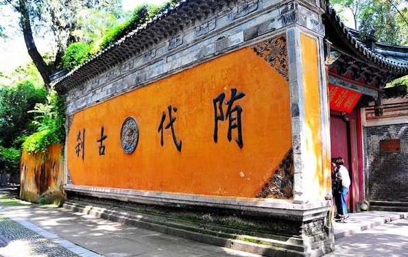 八里沟|天台山国清寺坐落于浙江天台城北，它不仅仅是一座千年古刹