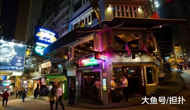 担心房东加租，餐厅老板花3千万买下整栋大厦，如今大厦值几十亿