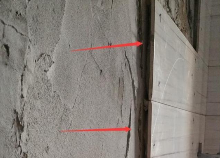 起初给瓷砖点黑点，只是为了提醒师傅，可他看到却说不做了