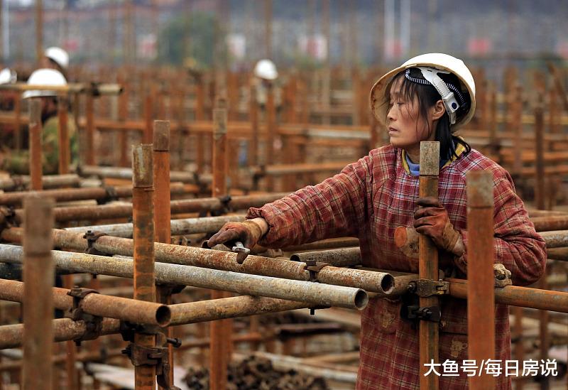 今明两年，该选“买房”还是“现金”？有房后悔？内行一句话点醒