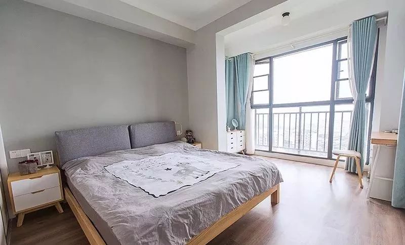 卧室带个小阳台是一种什么样的体验？看看＂别人家的＂就知道了！