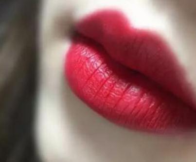 又一“国产口红”要火了，不卡唇纹巨显白，Dior见了也得低头！
