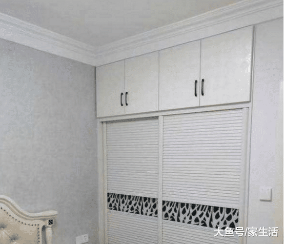 木工装衣柜时如果多装了它，连验收也可以免了，直接结账给钱吧