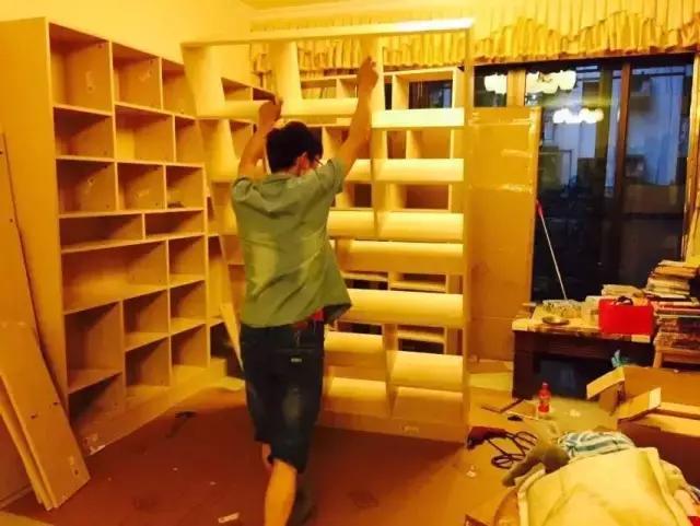 客厅变书房, 治好全家爱看电视的毛病【漫画】