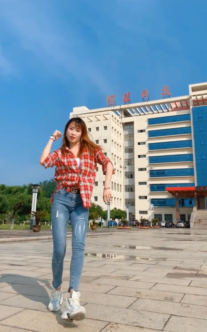 大学生就是不一样，连舞蹈都跳得这么酷！