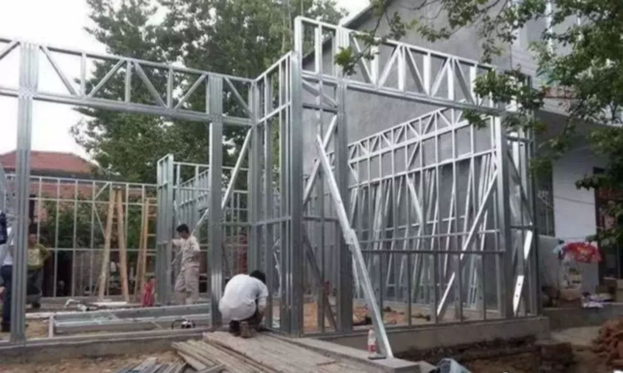 在农村不用砖瓦，竟然全用轻钢材料来建房子！