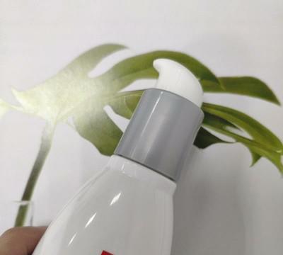 有一种乳膏，最近火爆了，搓一下黑头毛孔全消失，网友：堪比换脸