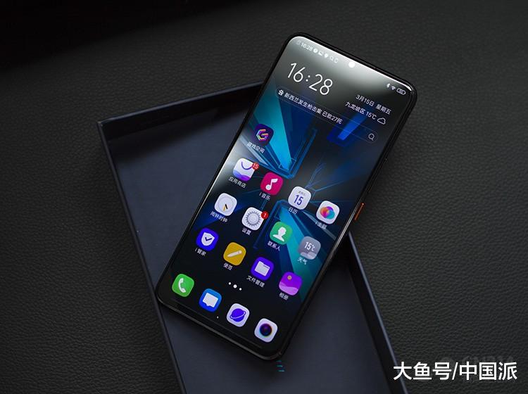 终于能拥有属于自己的全新手机和电脑 准大学生该怎么选？