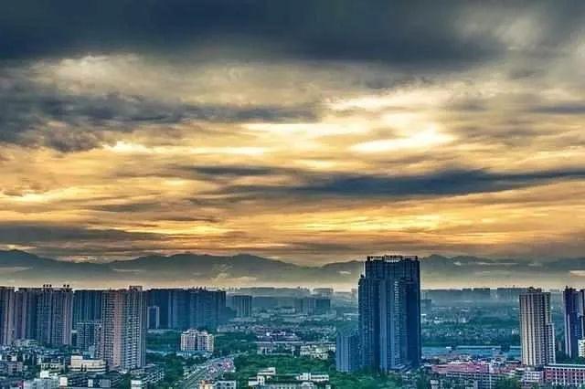 要么买房，要么离职，这是房地产企业给员工的选择题