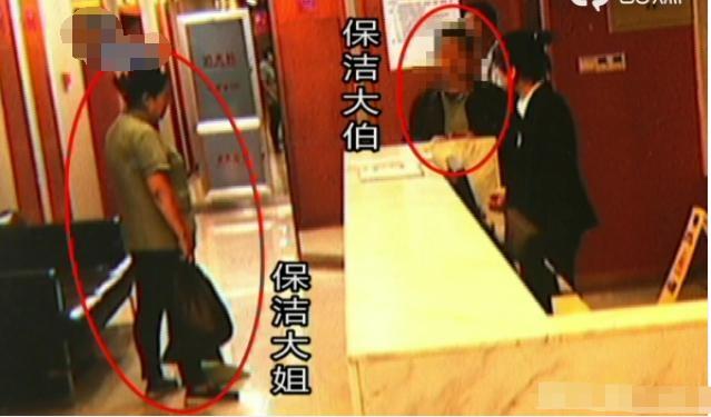 女子换泳衣遭遇尴尬一幕，怒找记者曝光，女子：一男的在我身后！