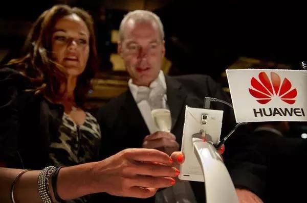 为什么华为手机“必出精品”，小米出品“没技术含量”？网友语出惊人！