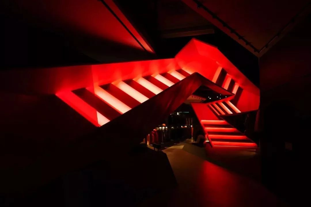 现代装修后起之秀“悬空楼梯”，你值得了解！