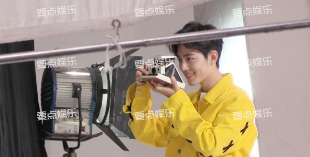 一夜爆红肖战工作接到手软？片场笑容满面迷倒众人