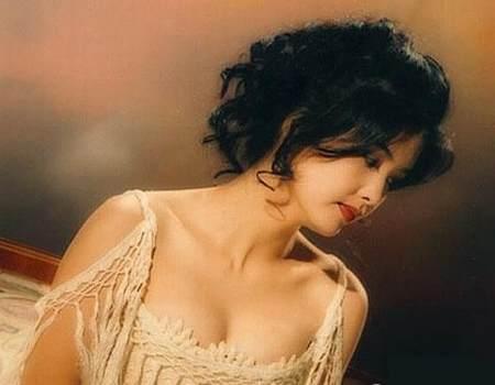 亲自捉奸三次，仍旧不离婚的她，原来是一代玉女？