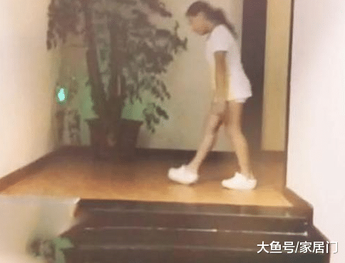 晒晒宋晓峰住的豪宅，内部装修很普通，生活中很低调