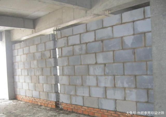 农村自建房, 砌墙时中间为什么要留这样一条缝? 包工头差点被冤枉!