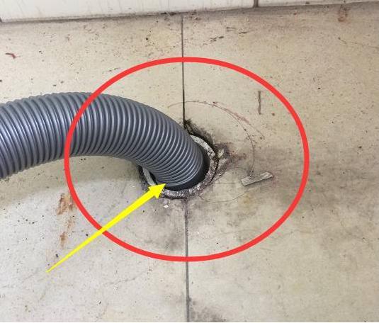 洗衣机水管能直接插入地漏？别犯傻了，我家每次洗衣服都漏水