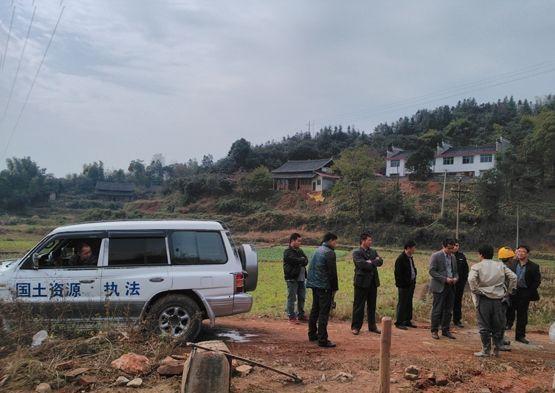 违法占地一律拆除，巨大资源浪费谁来担责？3类监管要追责问责了