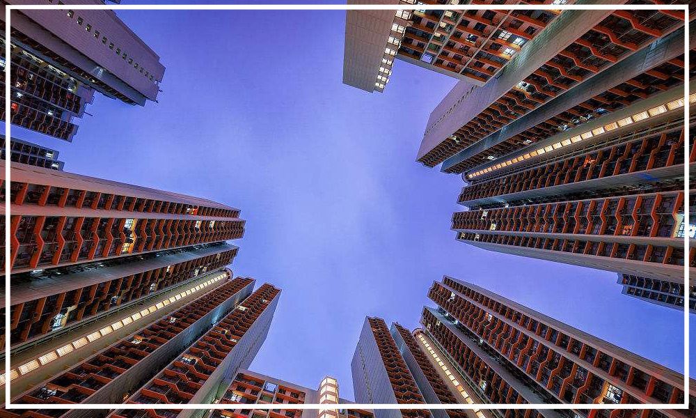 给员工一人一房，并为其子女建学校！对此，网上两种姿态